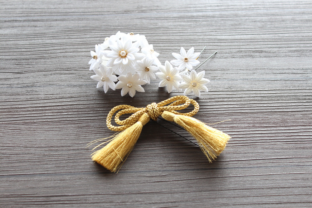 【FC-2302】 髪飾り 成人式 リボン 和装 つまみ細工 ハンドメイド 白 ゴールド 卒業式 七五三