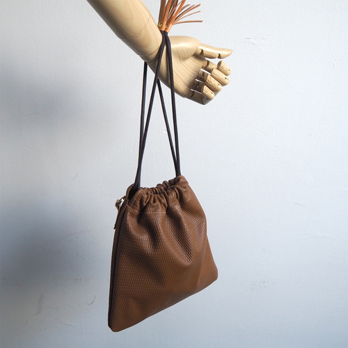 一点もの】巾着 ポシェット（ダイヤの型押し キャメル） 2WAY  