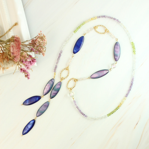 珍しいマルチカラーラブラドライトマーキスのピアスチャーム