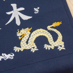 刺繍 命名タペストリー / スタンド付【ラージ】 ネイビー 金龍  刺繡旗 命名書 名前旗　こどもの日 3枚目の画像