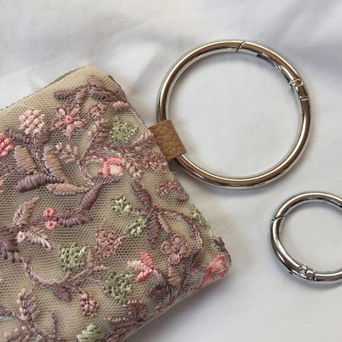 インド刺繍 リボン ファスナーポーチ カラビナ付き 花柄