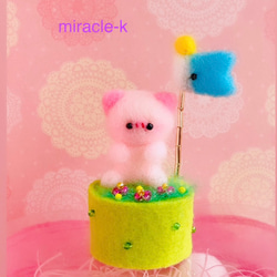 ミニサイズ・秋に包まれてたい焼きくんを持ったピンクうさぎさん