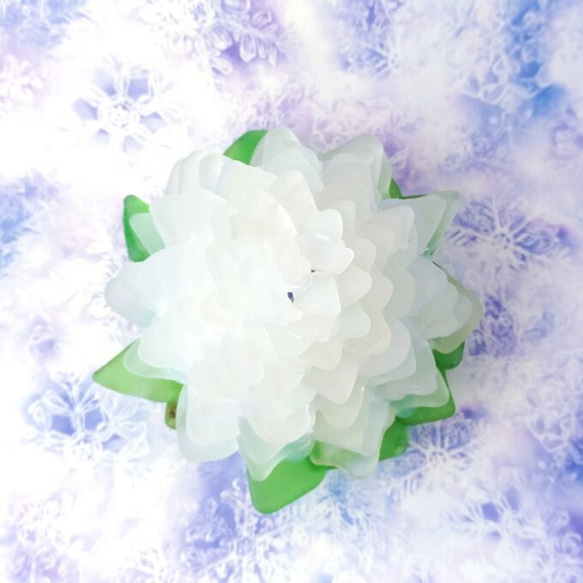 【オーダー】シーグラスのお花のランプシェード ホワイト×グリーン 山茶花（さざんか）クリスマスラッピング対応【海灯花】 5枚目の画像