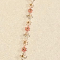 濃淡ピンクとパールビーズのお花のブレスレット 2枚目の画像