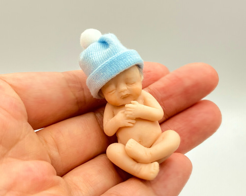 ポンポン付き帽子のミニチュアベビー（眠り顔／約4cm） その他人形