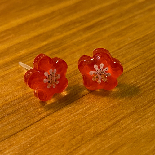 ハンドメイド 梅の花 ピアス プラ板 レジン ピアス（その他