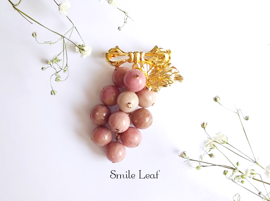 ピーモンタイトの葡萄ブローチ