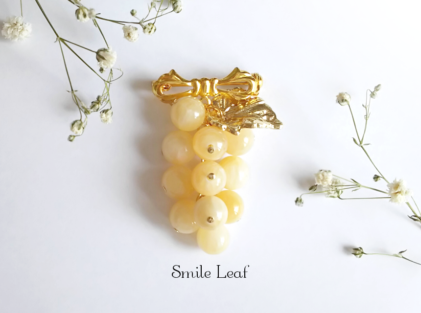 アラゴナイトの葡萄ブローチ