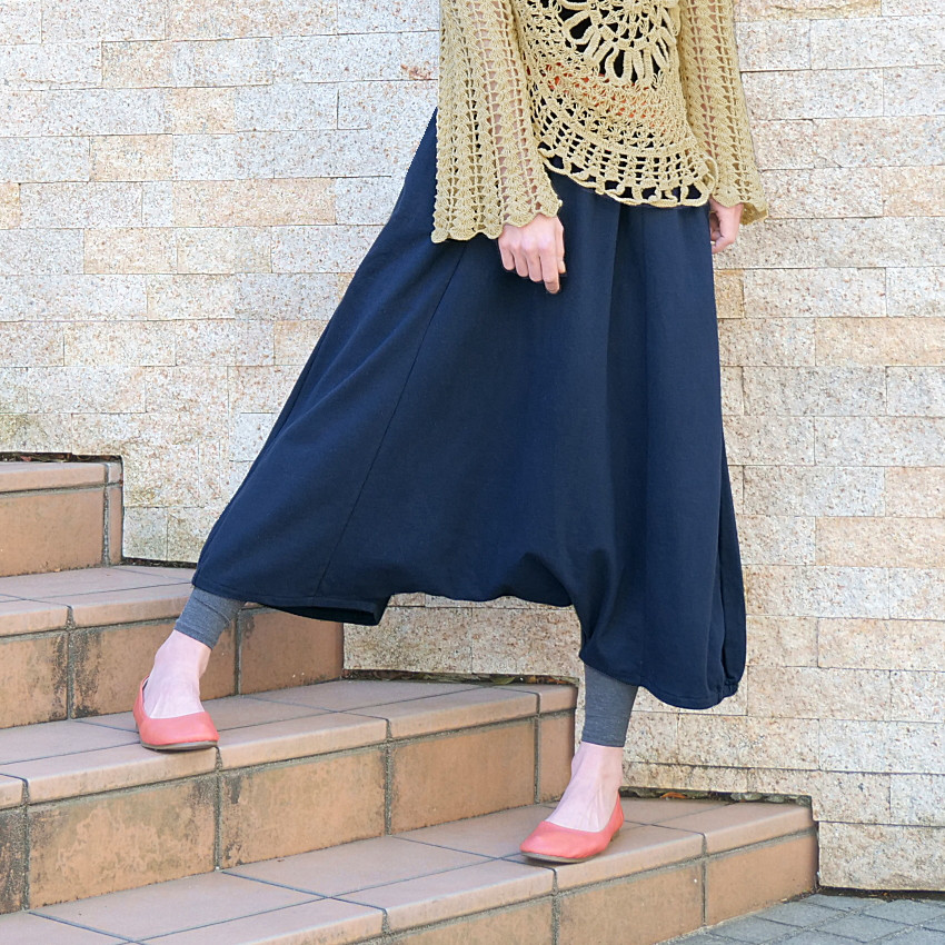 3/18再販＊人気作品＊丸く仕上げたシルエットが女性らしい＊スウェット素材＊大人のサルエルパンツ＊ネイビー