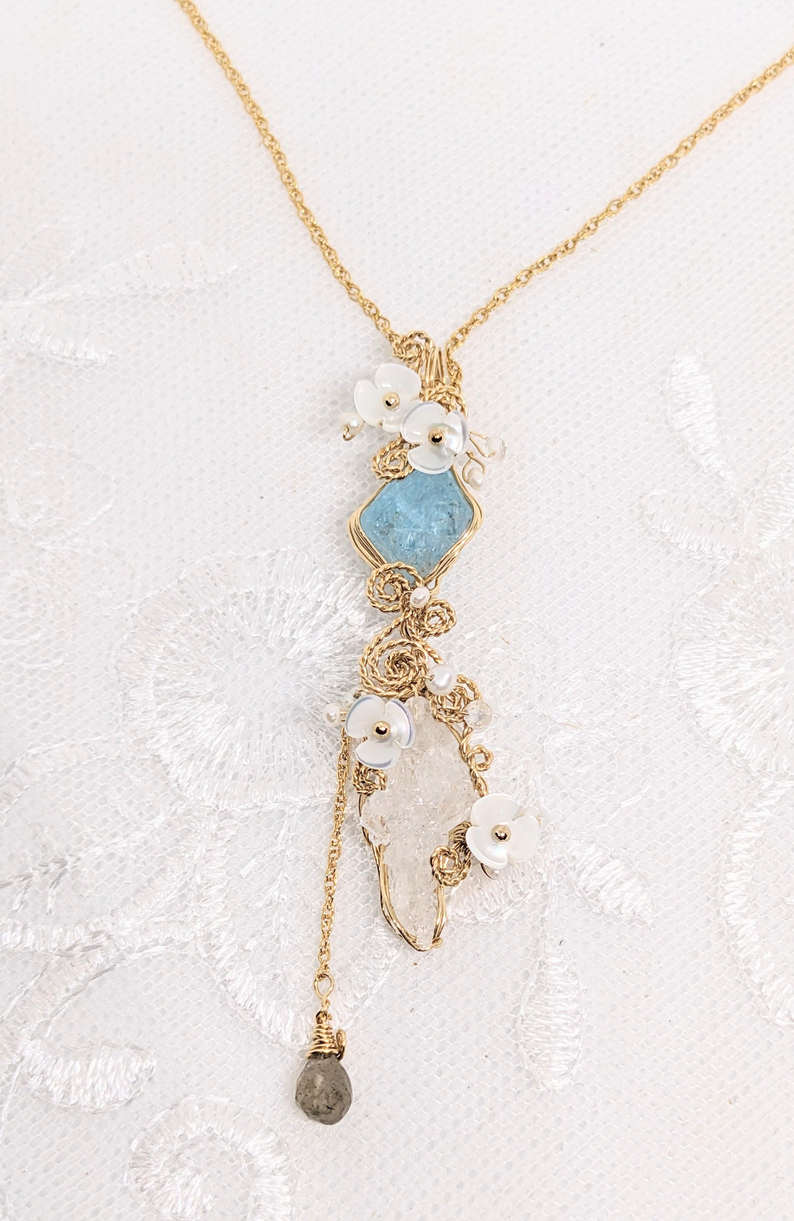 アクアマリンと結晶水晶のワイヤーラッピングペンダント