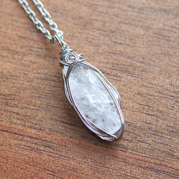 レア☆ワイヤー巻き☆宝石質 ロシア産フェナカイト（チェーン付） オンラインハンドメイド・手芸 - レア☆ワイヤー巻き☆宝石質 ロシア産