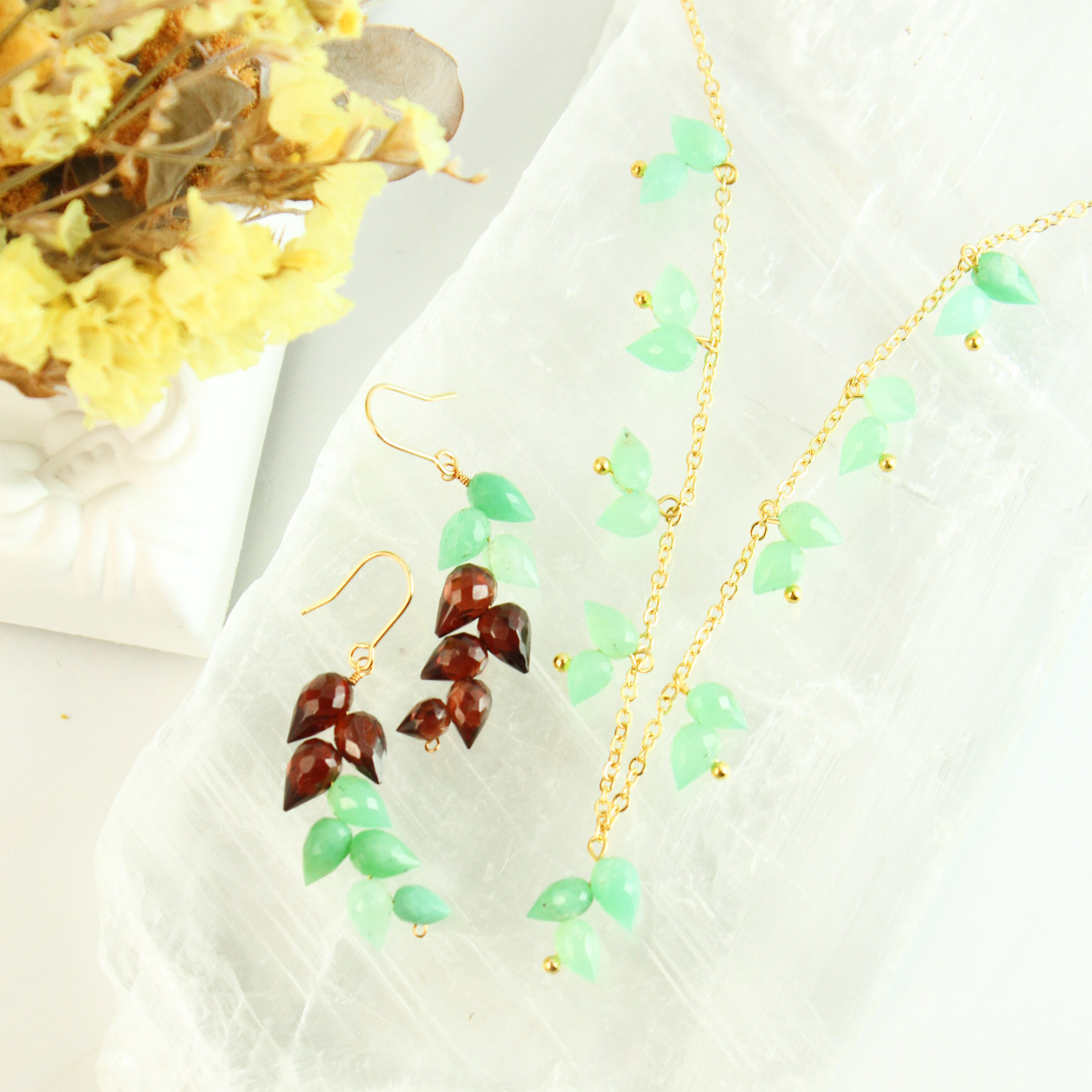 【セット/1点限定】クリソプレーズ　ガーネット　蕾　ネックレス・耳飾り