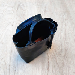 【シュリンクレザー】手縫いのミニトートバッグ（コンパクト/シンプル/メンズ/レディース/ミニバッグ/プレゼント）ブラック 13枚目の画像