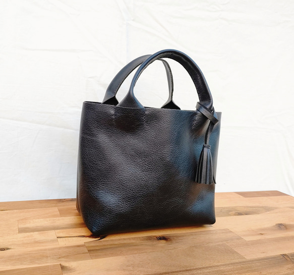 【シュリンクレザー】手縫いのミニトートバッグ（コンパクト/シンプル/メンズ/レディース/ミニバッグ/プレゼント）ブラック 4枚目の画像