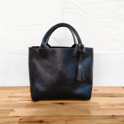 【シュリンクレザー】手縫いのミニトートバッグ（コンパクト/シンプル/メンズ/レディース/ミニバッグ/プレゼント）ブラック 2枚目の画像