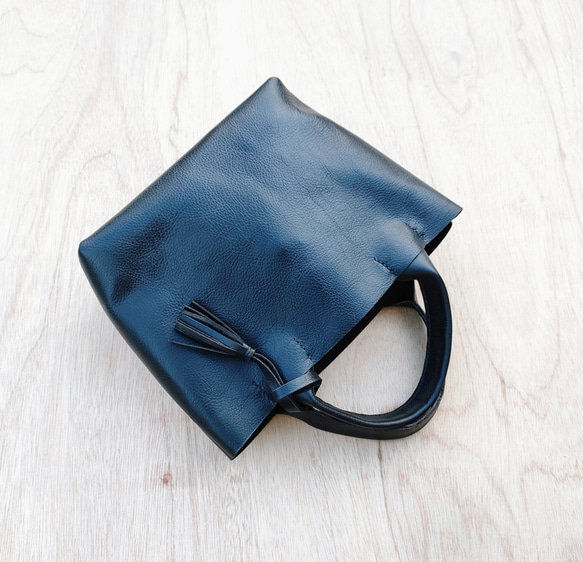 【シュリンクレザー】手縫いのミニトートバッグ（コンパクト/シンプル/メンズ/レディース/ミニバッグ/プレゼント）ブラック 10枚目の画像