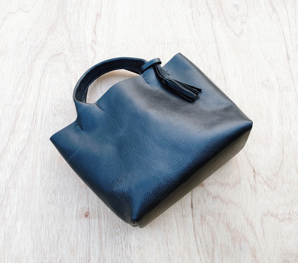 【シュリンクレザー】手縫いのミニトートバッグ（コンパクト/シンプル/メンズ/レディース/ミニバッグ/プレゼント）ブラック 11枚目の画像