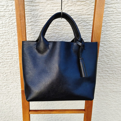 【シュリンクレザー】手縫いのミニトートバッグ（コンパクト/シンプル/メンズ/レディース/ミニバッグ/プレゼント）ブラック 6枚目の画像