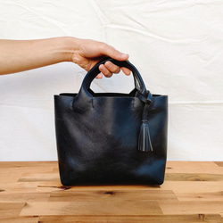 【シュリンクレザー】手縫いのミニトートバッグ（コンパクト/シンプル/メンズ/レディース/ミニバッグ/プレゼント）ブラック 3枚目の画像