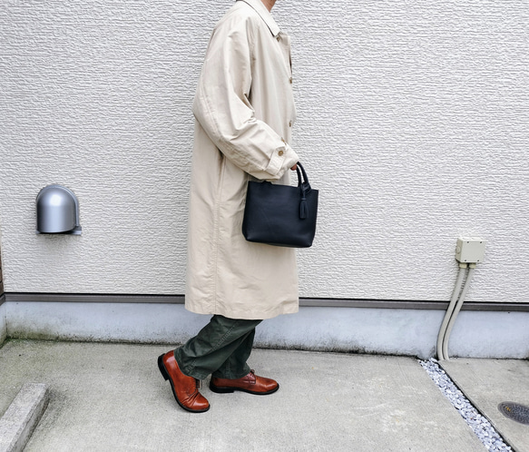 【シュリンクレザー】手縫いのミニトートバッグ（コンパクト/シンプル/メンズ/レディース/ミニバッグ/プレゼント）ブラック 18枚目の画像