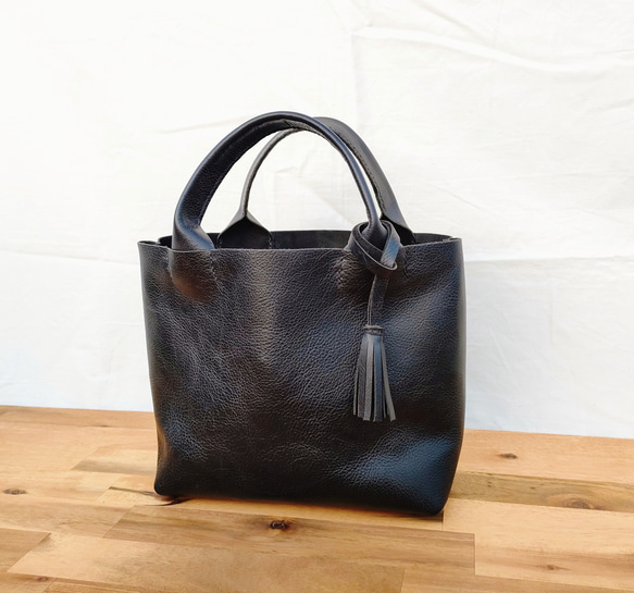 【シュリンクレザー】手縫いのミニトートバッグ（コンパクト/シンプル/メンズ/レディース/ミニバッグ/プレゼント）ブラック 5枚目の画像