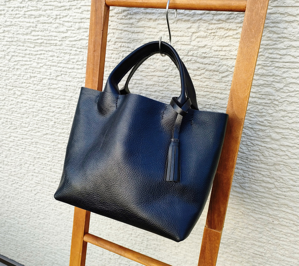 【シュリンクレザー】手縫いのミニトートバッグ（コンパクト/シンプル/メンズ/レディース/ミニバッグ/プレゼント）ブラック 8枚目の画像