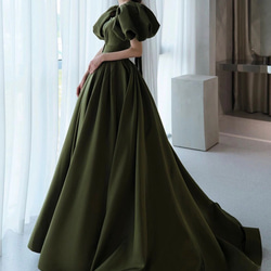 ダークグリーン パフスリーブ ウエディングドレス 10枚目の画像