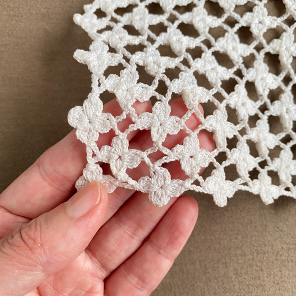 手編み＊選べる２色♢フェンスの向こうのちいさな花　アンティークアイボリー／ホワイト　クロッシェレース　ドイリー 12枚目の画像