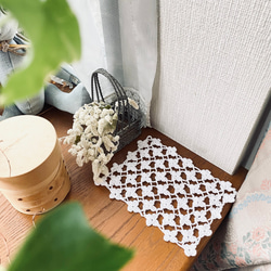 手編み＊選べる２色♢フェンスの向こうのちいさな花　アンティークアイボリー／ホワイト　クロッシェレース　ドイリー 4枚目の画像
