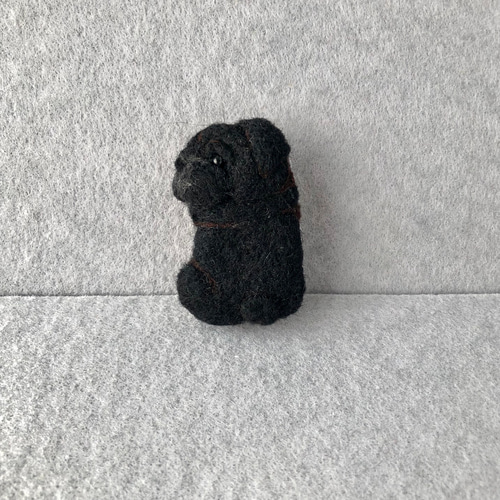 受注生産】黒パグちゃんの後ろ姿ブローチ.B ブローチ イネムリウサギ 