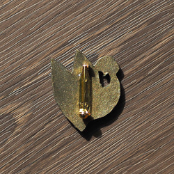 ホオジロカンムリヅルのブローチ/陶器風アンティーク調〈ゴールド〉 2枚目の画像