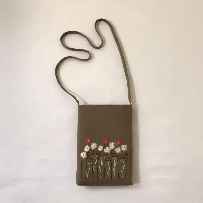 【サコッシュ】綿麻･草花手刺繍/グレージュ【くが屋】