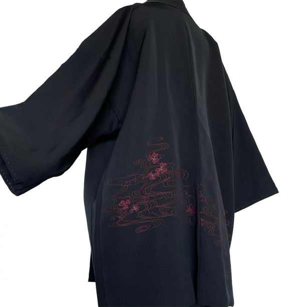 "美羽織" 華麗な羽織カーディガン 着物リメイク 着物羽織 和洋折衷 和装 母の日 フリー 黒 花柄刺繍 5403n 6枚目の画像