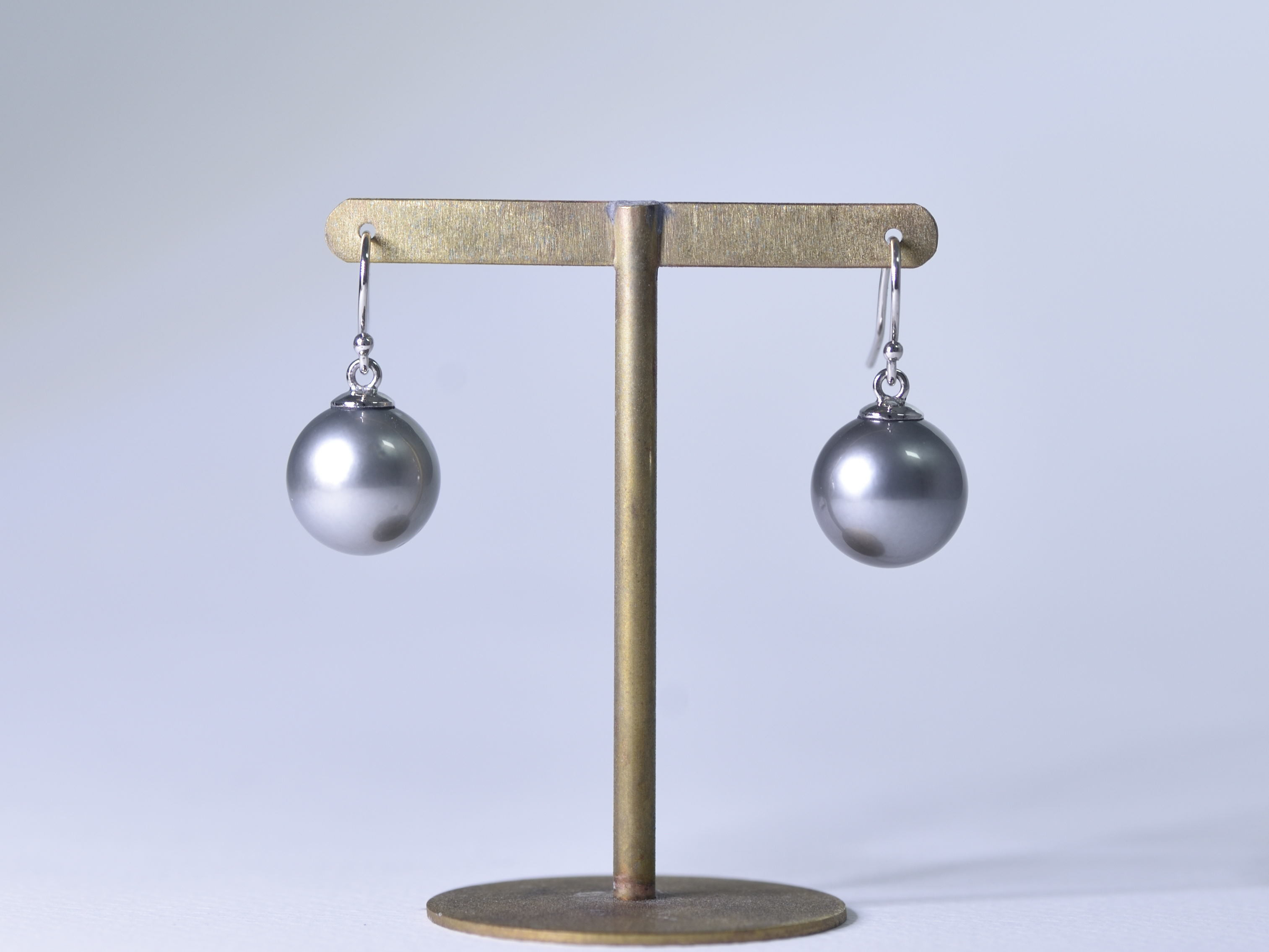 south sea gray pearl 11.9mm_11.9mm / pt900 【hook pierce】