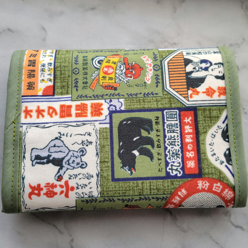 和柄折りたたみお薬ポーチ【昭和レトロ薬屋柄】 その他ケース