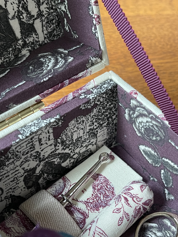 カルトナージュミニ裁縫箱　プラム色の天使が可愛い‼︎  紫色のアンティークビーズもステキです‼︎ 12枚目の画像