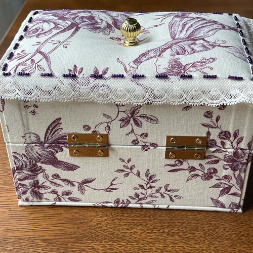 カルトナージュ裁縫箱(中) 天使と薔薇　小物達も可愛い‼️ カルトナージュ裁縫箱(中) 天使と薔薇 小物達も可愛い‼️ - メルカリ