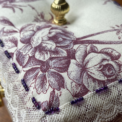 カルトナージュミニ裁縫箱　プラム色の天使が可愛い‼︎  紫色のアンティークビーズもステキです‼︎ 8枚目の画像
