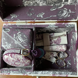 カルトナージュミニ裁縫箱　プラム色の天使が可愛い‼︎  紫色のアンティークビーズもステキです‼︎ 5枚目の画像