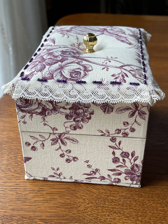 カルトナージュミニ裁縫箱　プラム色の天使が可愛い‼︎  紫色のアンティークビーズもステキです‼︎ 9枚目の画像