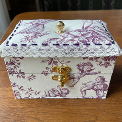 カルトナージュミニ裁縫箱　プラム色の天使が可愛い‼︎  紫色のアンティークビーズもステキです‼︎ 6枚目の画像