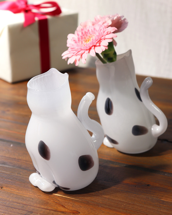 窓辺の猫の一輪挿し」ネコ 水玉模様 花器 シンプル 贈り物