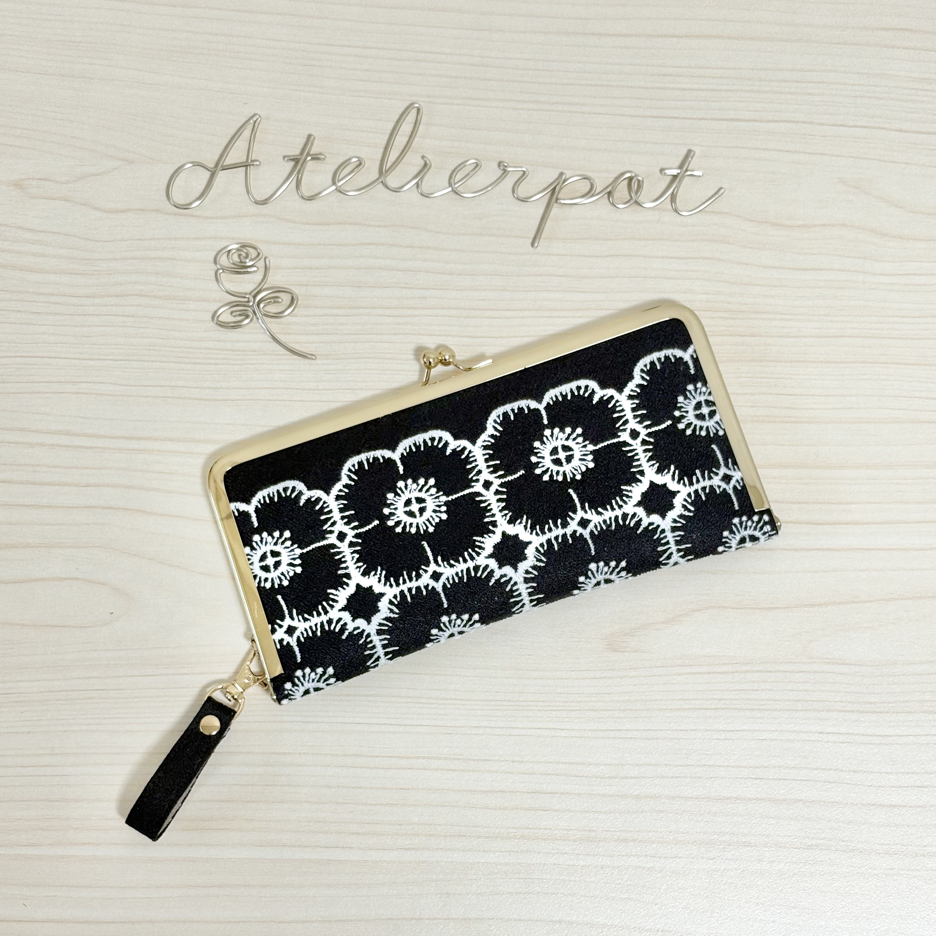 ★ミナペルホネン★anemone dark navyのがま口財布★持手付