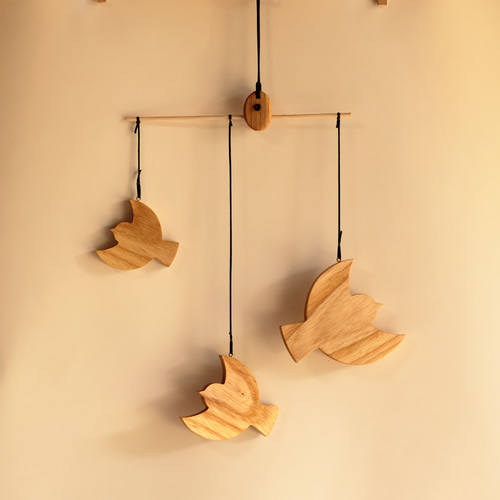 小鳥の木製 壁掛けモビール ～飛び雀Ver～ （IN-501-002）インテリア