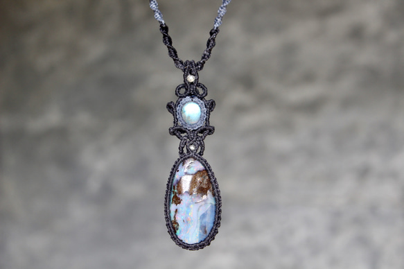 大粒オパールのマクラメネックレス ボルダーオパール ブルームーンストーン マイクロマクラメ