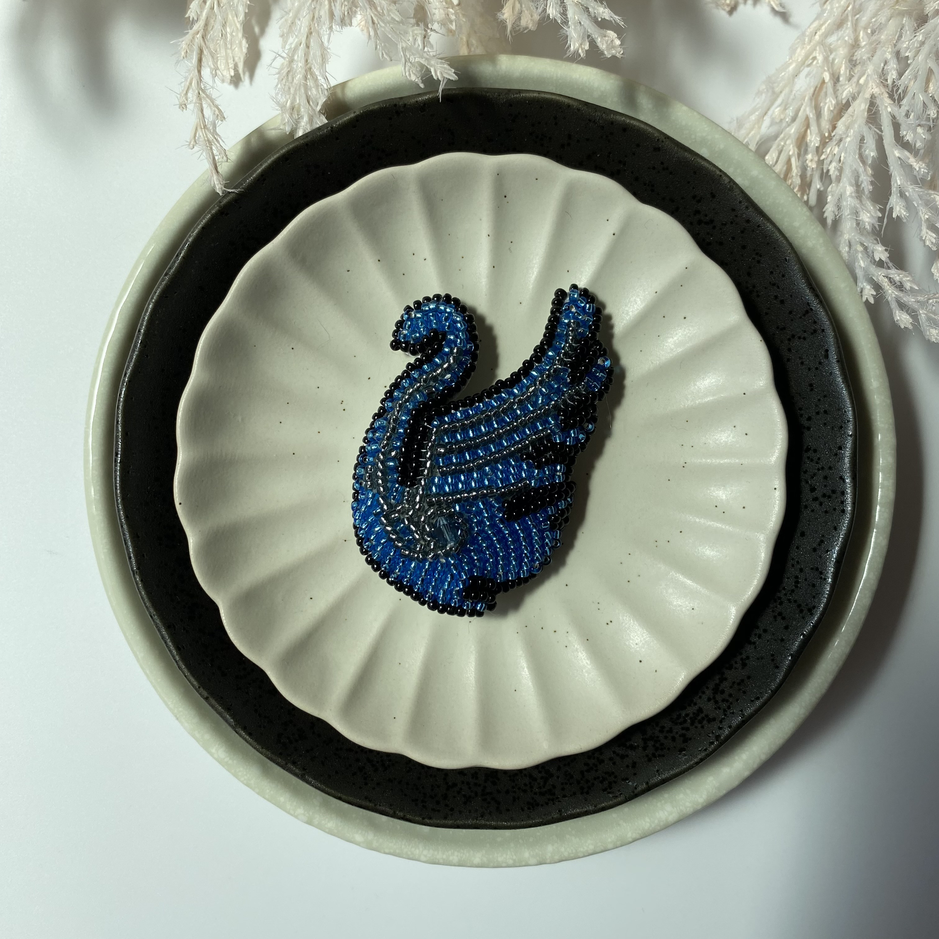 【ビーズブローチ】※受注製作※　blackswan