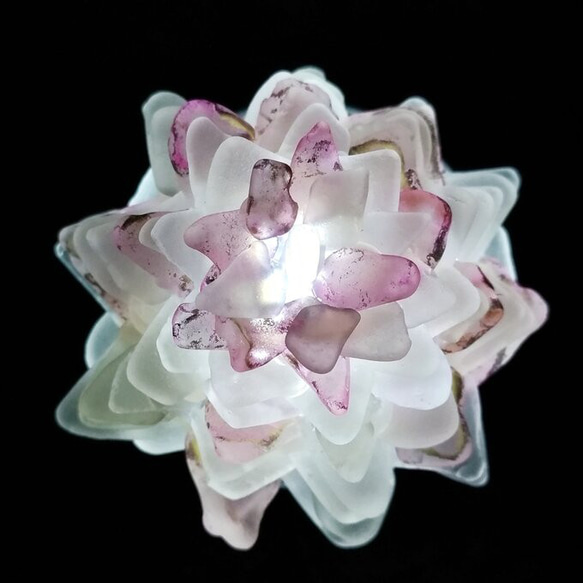【オーダー】シーグラスのお花のランプシェード ピンク×灰 東風解凍（はるかぜこおりをとく）ギフトラッピング対応【海灯花】 3枚目の画像