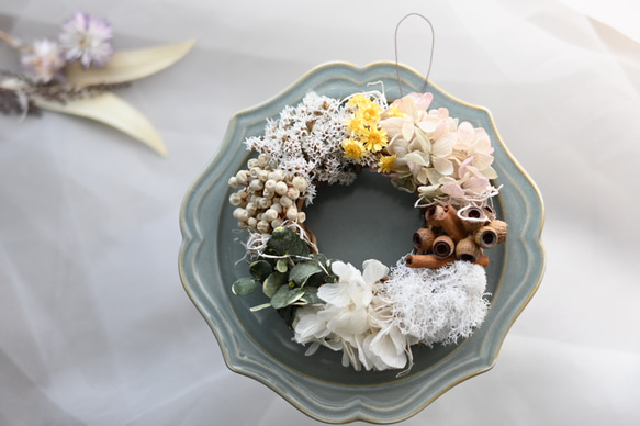 flower wreath＊white-yellow＊小さな手のひらリース 1枚目の画像