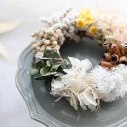 flower wreath＊white-yellow＊小さな手のひらリース 3枚目の画像