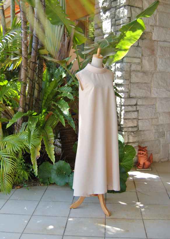 卷領長裙 沙米色 具有高級和服面料般的質感。 第7張的照片